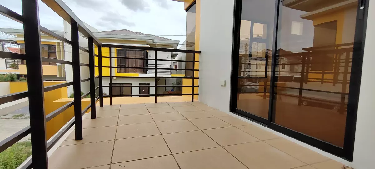 Duplex house for sale — House and Lot in Consolacion, Cebu, Philippines — Photo 3