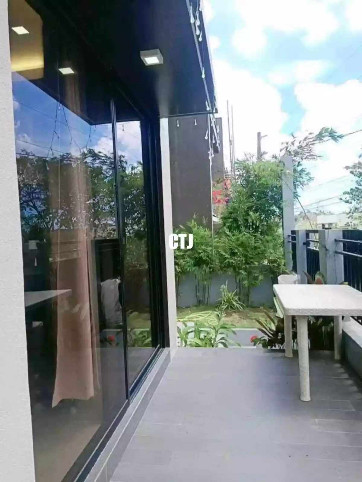 RUSH ASSUME / SALE RARE CORNER HOUSE AND LOT IN TALAMBAN CEBU CITY — House and Lot in Upper Bacayan, Cebu City, Cebu — Photo 2
