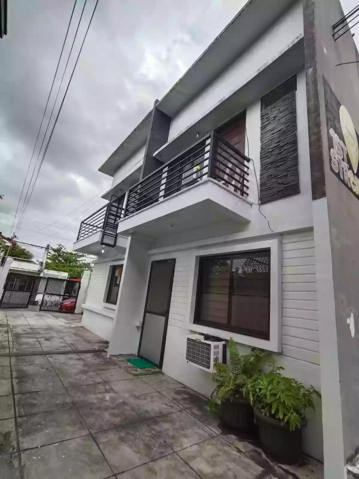 Open photo 15 of 15 — House and Lot with 5 Doors Apartment 