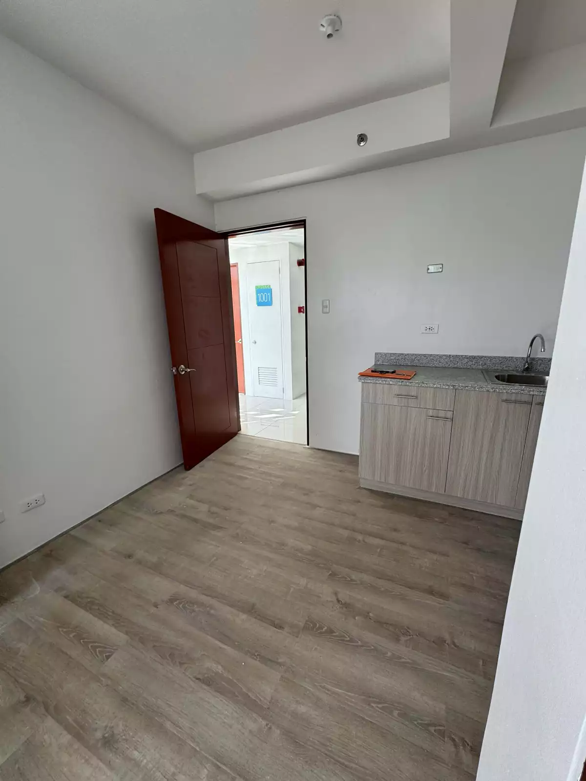 For Resale:  29.95 SQM Corner Unit 1 Bedroom Condo at Mesavirre Bacolod | Sea View & Mountain View — 1 Bedroom in Mandalagan, Bacolod City, Negros Occidental — Photo 4