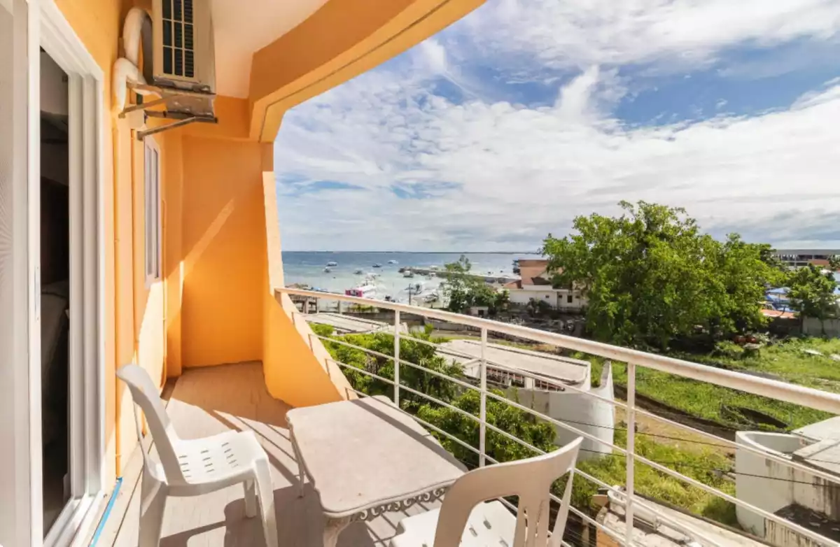 Beach Condo Unit Maribago 2.6M only — Studio in Lapu-Lapu City, Cebu, Philippines — Photo 2