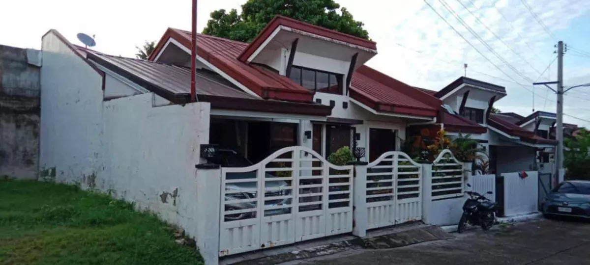 Minglanilla  Bunglalow  End unit For sale