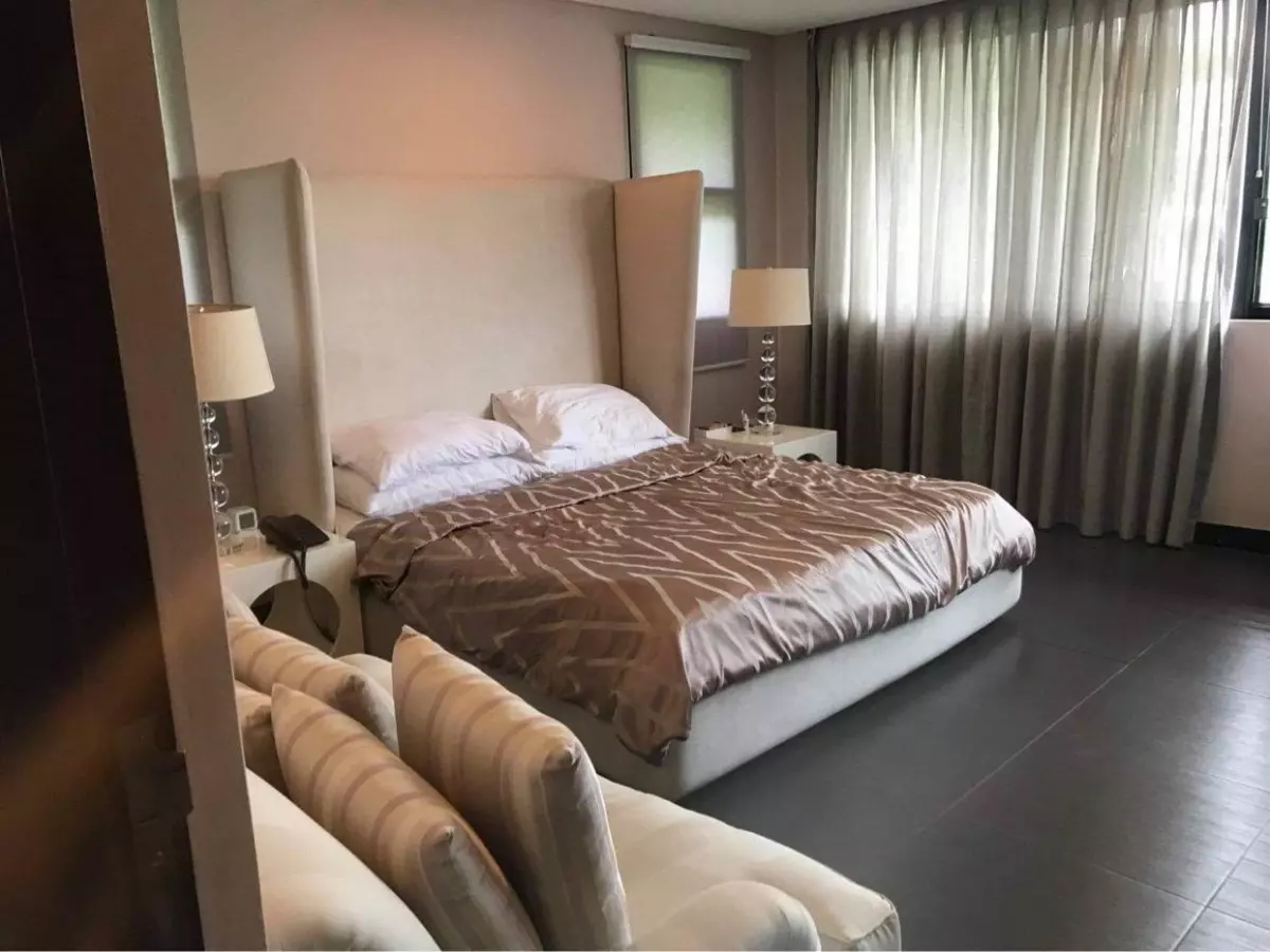 Open photo 21 of 61 — Maria Luisa House for Sale