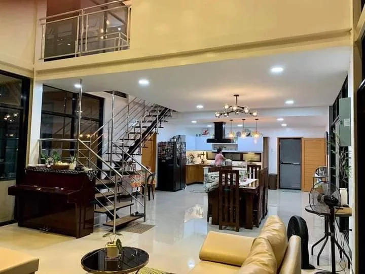 4 BEDS GLASS HOUSE NEAR DOWNTOWN AREA — House and Lot in Talomo, Davao City, Davao del Sur — Photo 3