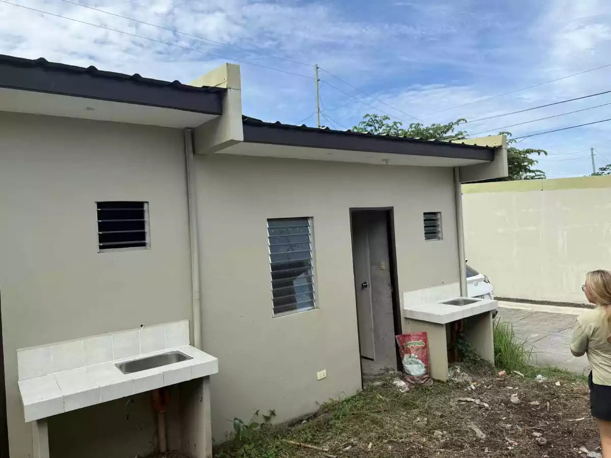 RUSH ASSUME SALE – LUMINA UNITS — Townhouse in Bacong, Negros Oriental, Philippines — Photo 5