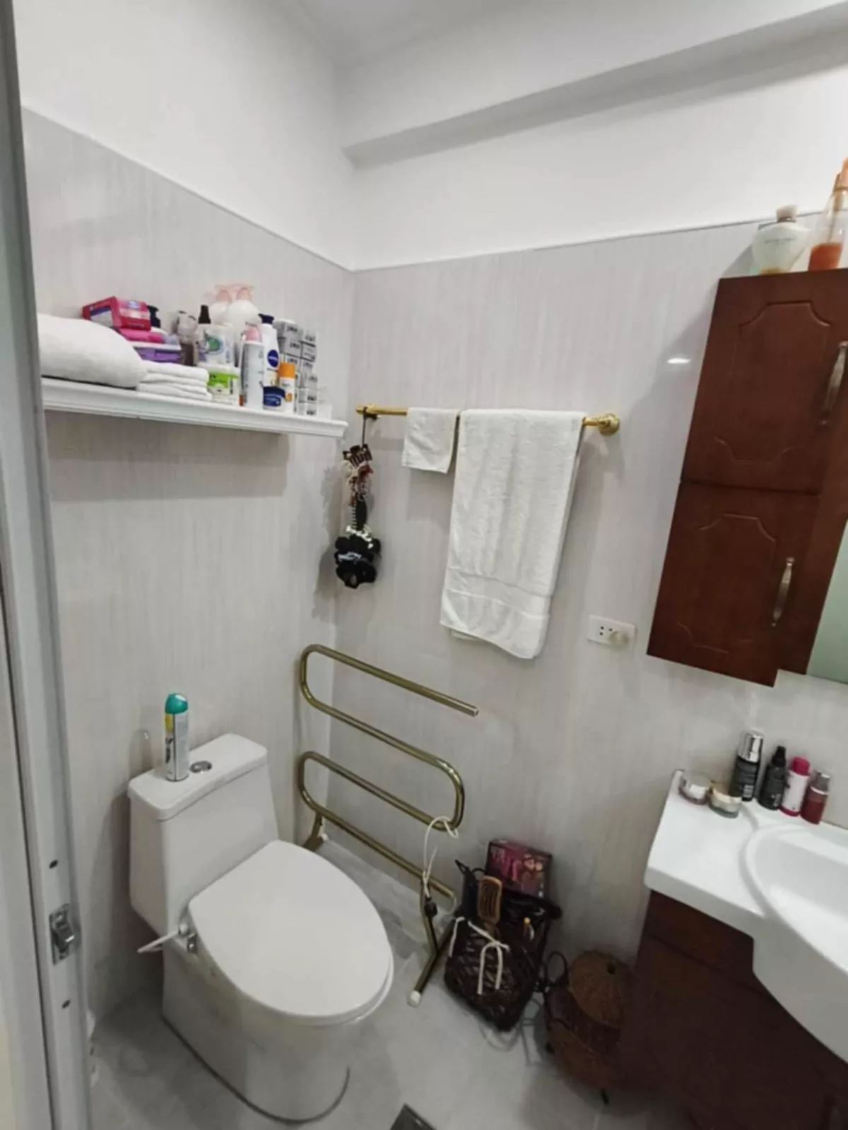 Open photo 17 of 25 — House and lot for sale in Banawa Cebu City
