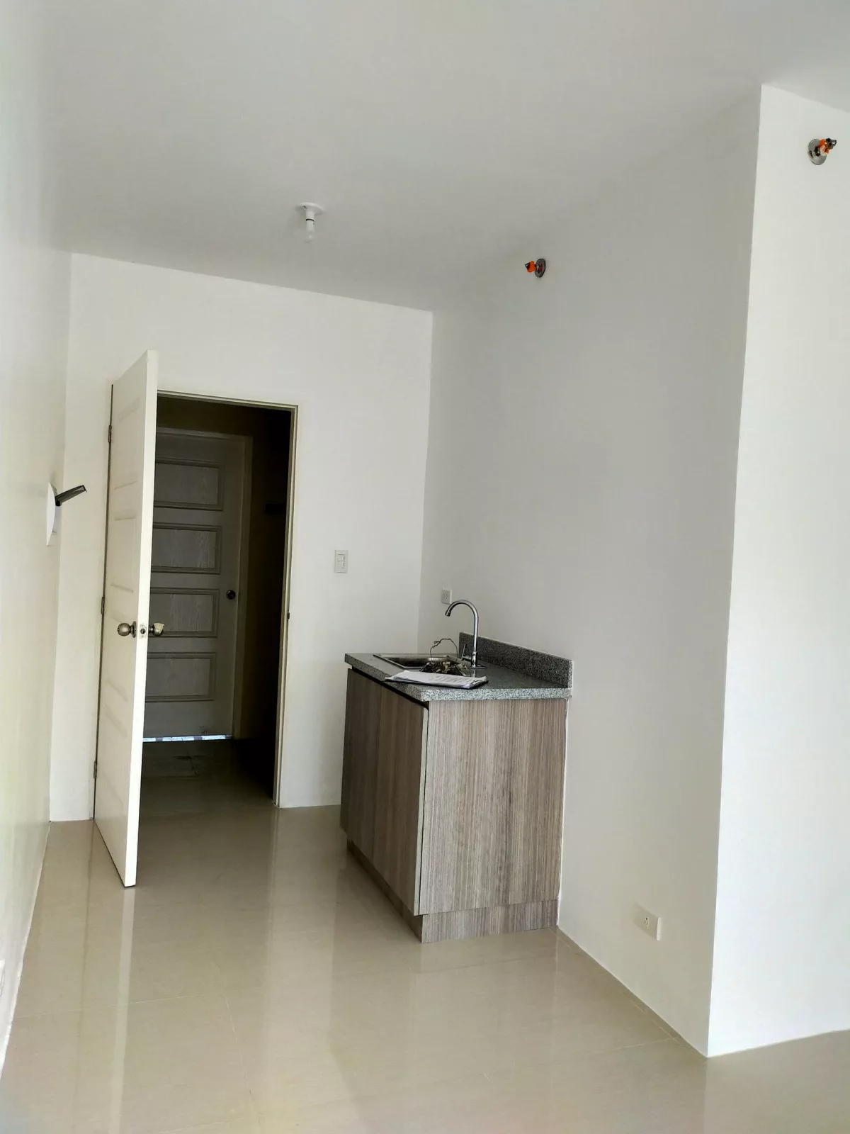RENT TO OWN Studio Unit Condo in Modena Town Square, Minglanilla