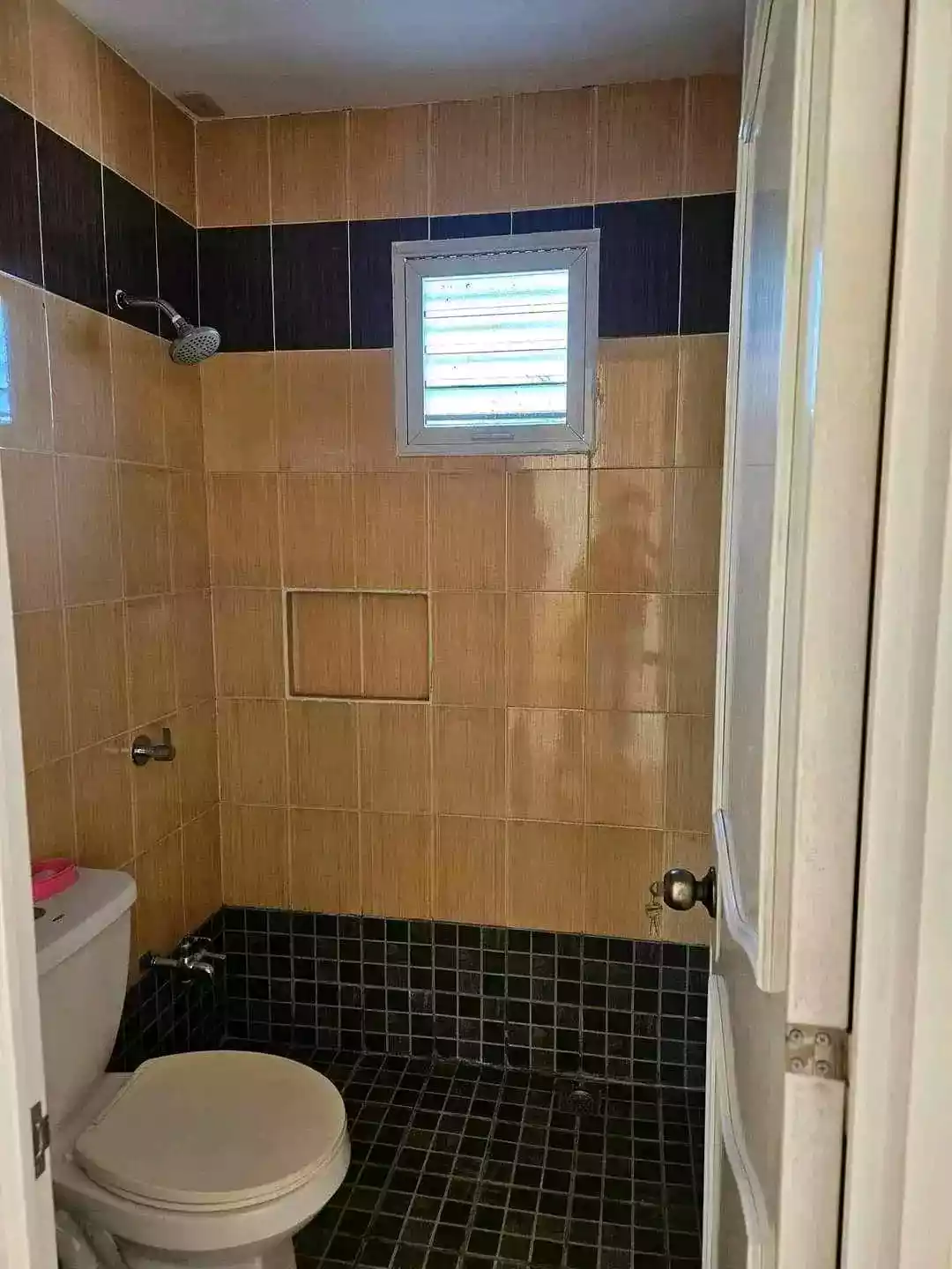 House & Lot For Sale ( Exclusive Subd ) in the main road of McArthur Highway Valenzuela City — House and Lot in Valenzuela City — Photo 6