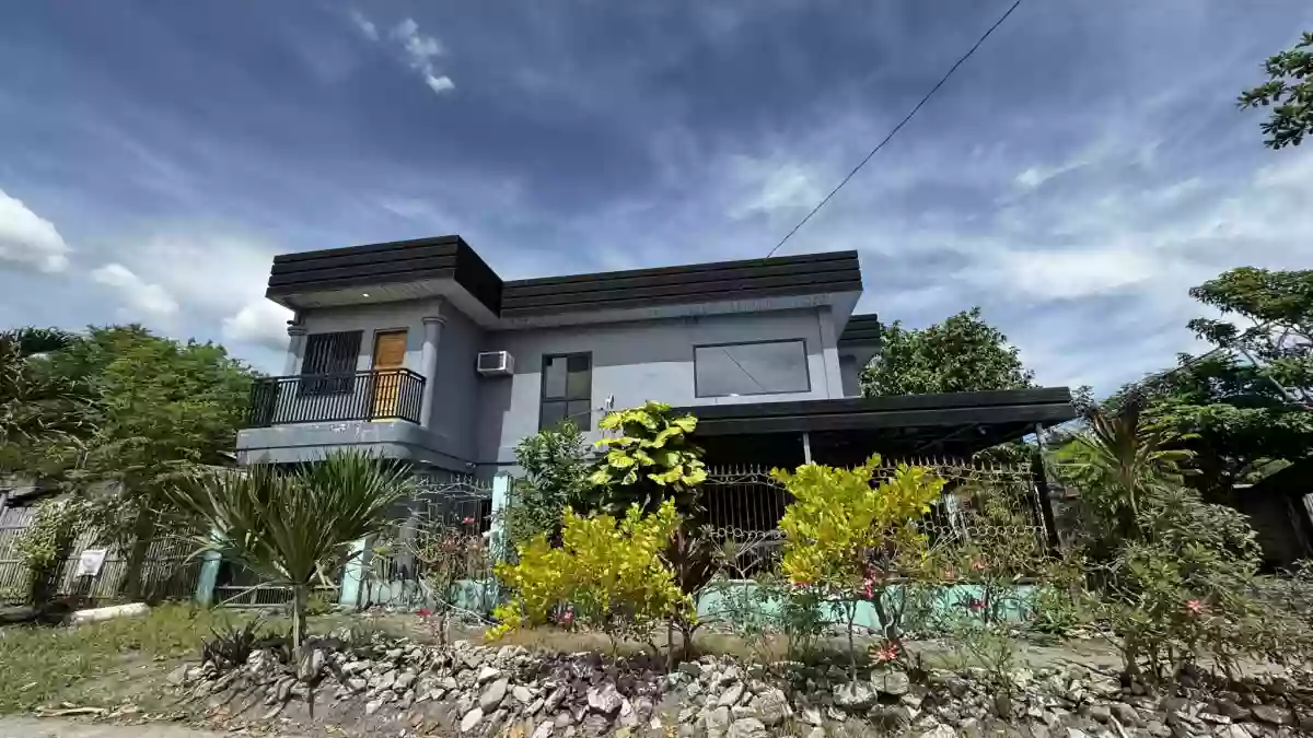 HOUSE & LOT FOR SALE