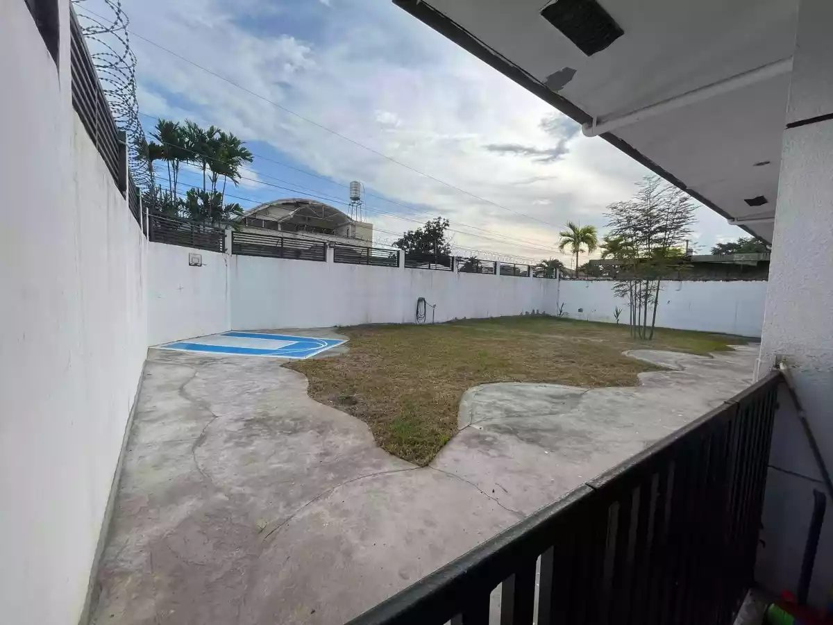 MODERN HOUSE AND LOT AT THE HEART OF THE CITY