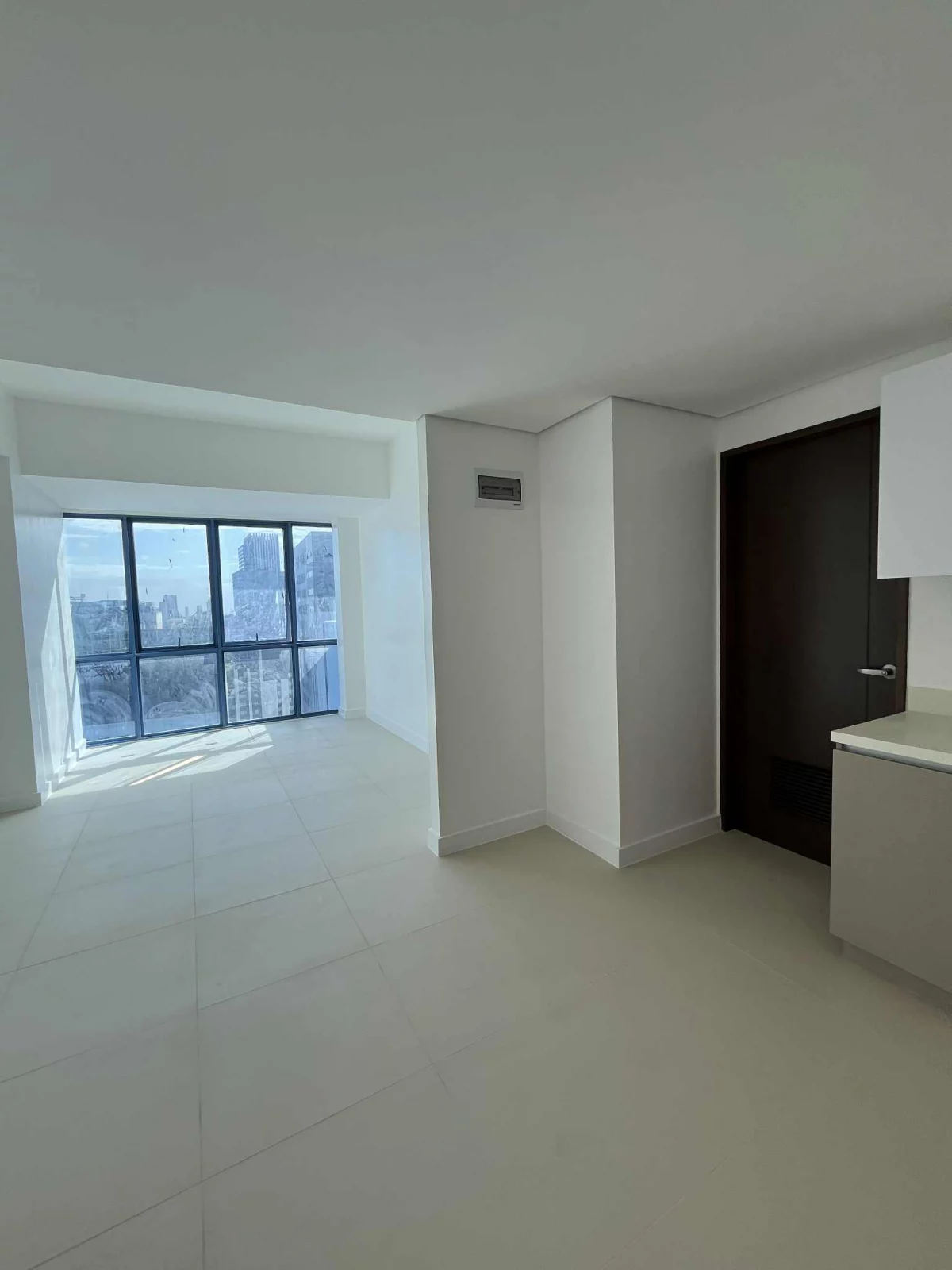 Open photo 11 of 18 — FOR SALE 1 BR PREMIUM CORNER UNIT WITH PARKING AND BALCONY IN 38TH PARK AVENUE