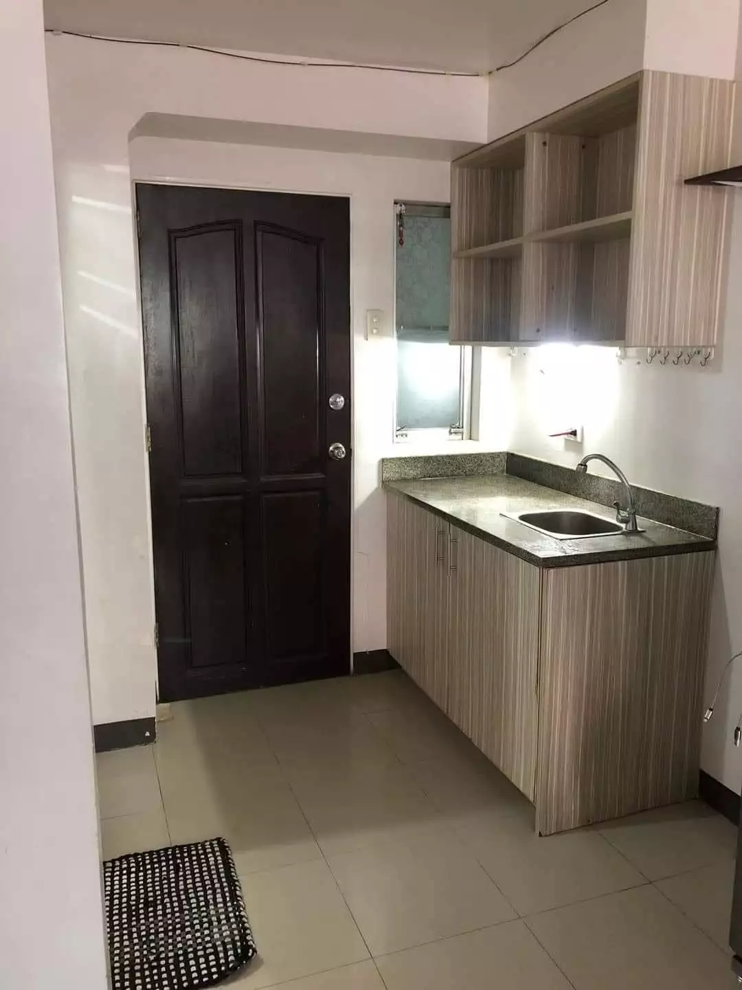SEMI FURNISHED STUDIO UNIT WITH BALCONY FOR RENT- SALE — Studio in Naya Road, Cebu City, Central Visayas — Photo 4
