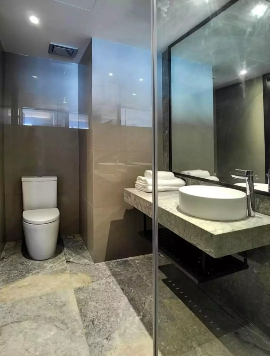The Reef — Studio in Lapu-Lapu City, Cebu, Philippines — Photo 6