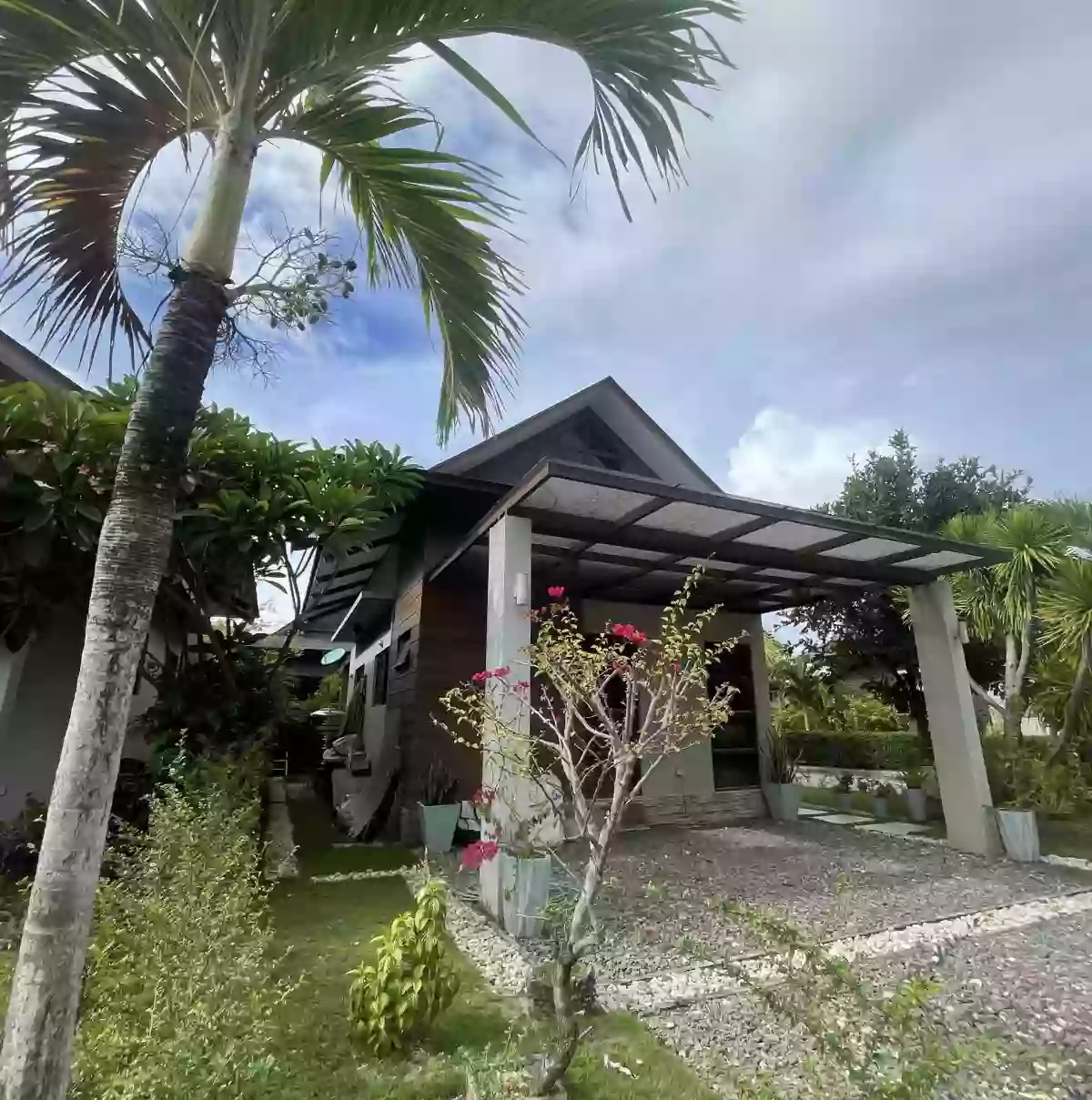 Open photo 15 of 23 — FOR SALE Luxurious House at Aduna Beach Villas Danao