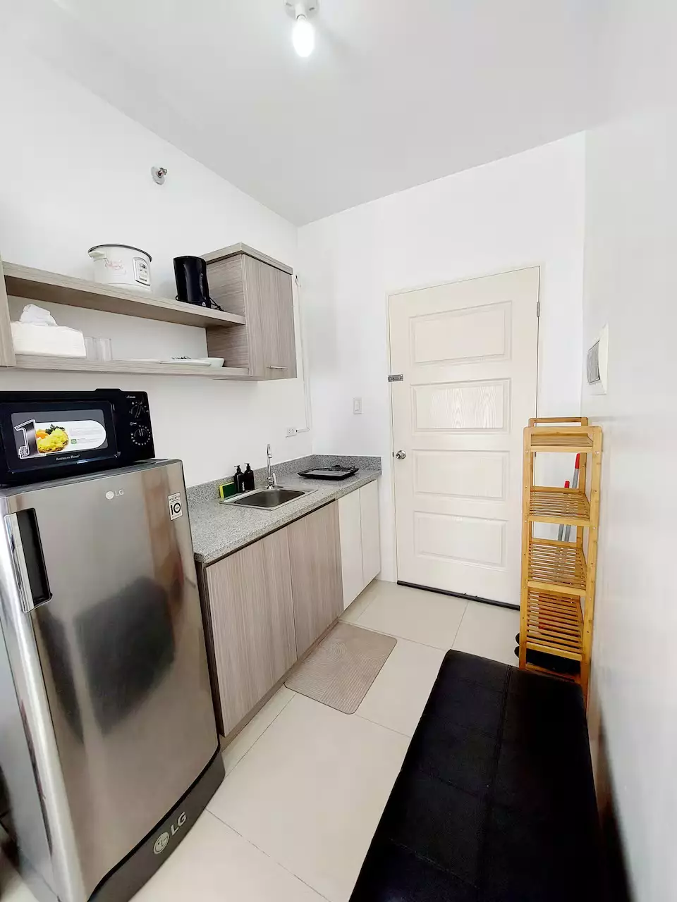 Stylish & Affordable Studio Unit for Rent at Tunghaan, Minglanilla, Cebu — Studio in Minglanilla, Cebu, Philippines — Photo 5