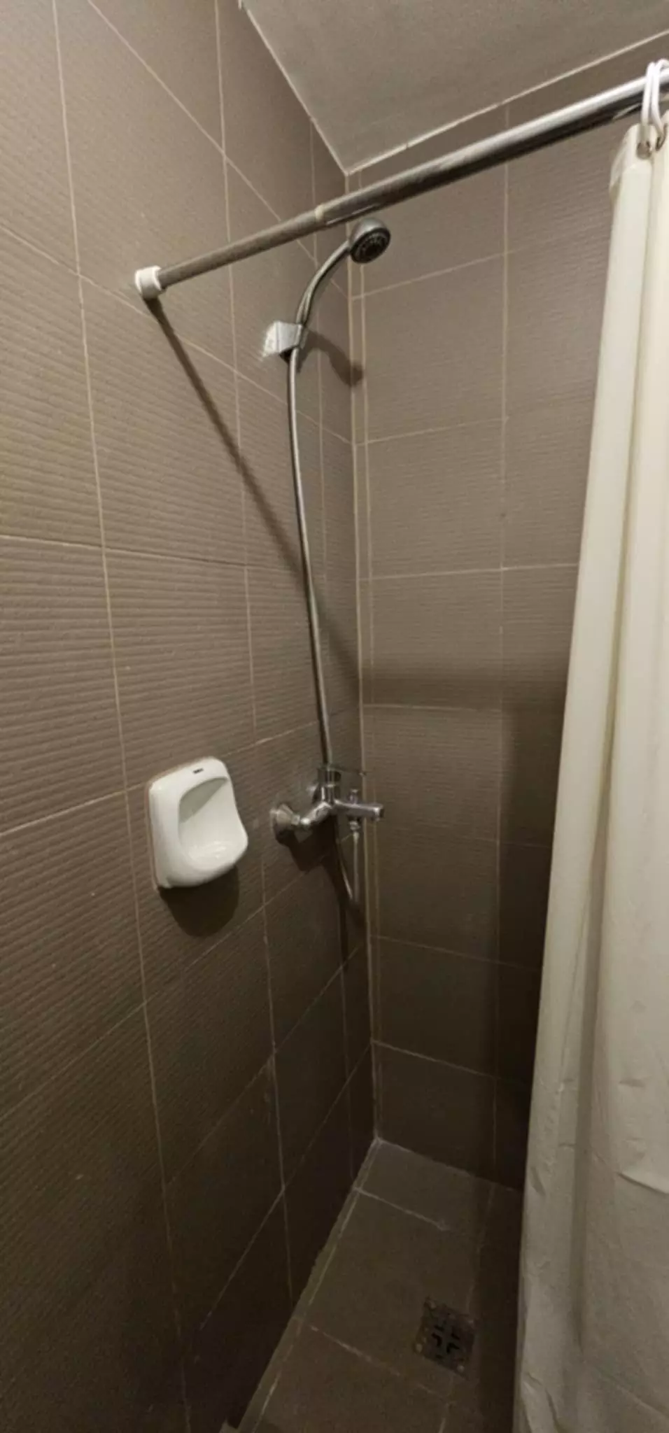 1 BEDROOM FOR SALE AT GRAND RESIDENCE EAST TOWER A — 1 Bedroom in Gov. M. Cuenco Avenue, Cebu City, Cebu — Photo 6