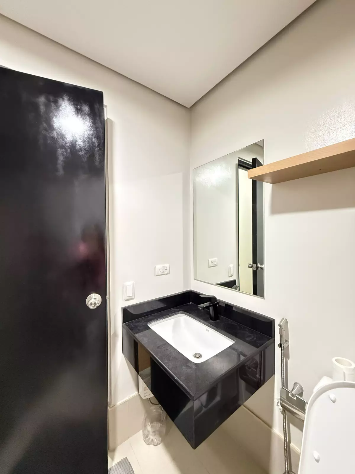 STUDIO WITH PARKING IN SOLINEA TOWER 2 — Studio in Mabolo, Cebu City, Cebu — Photo 4