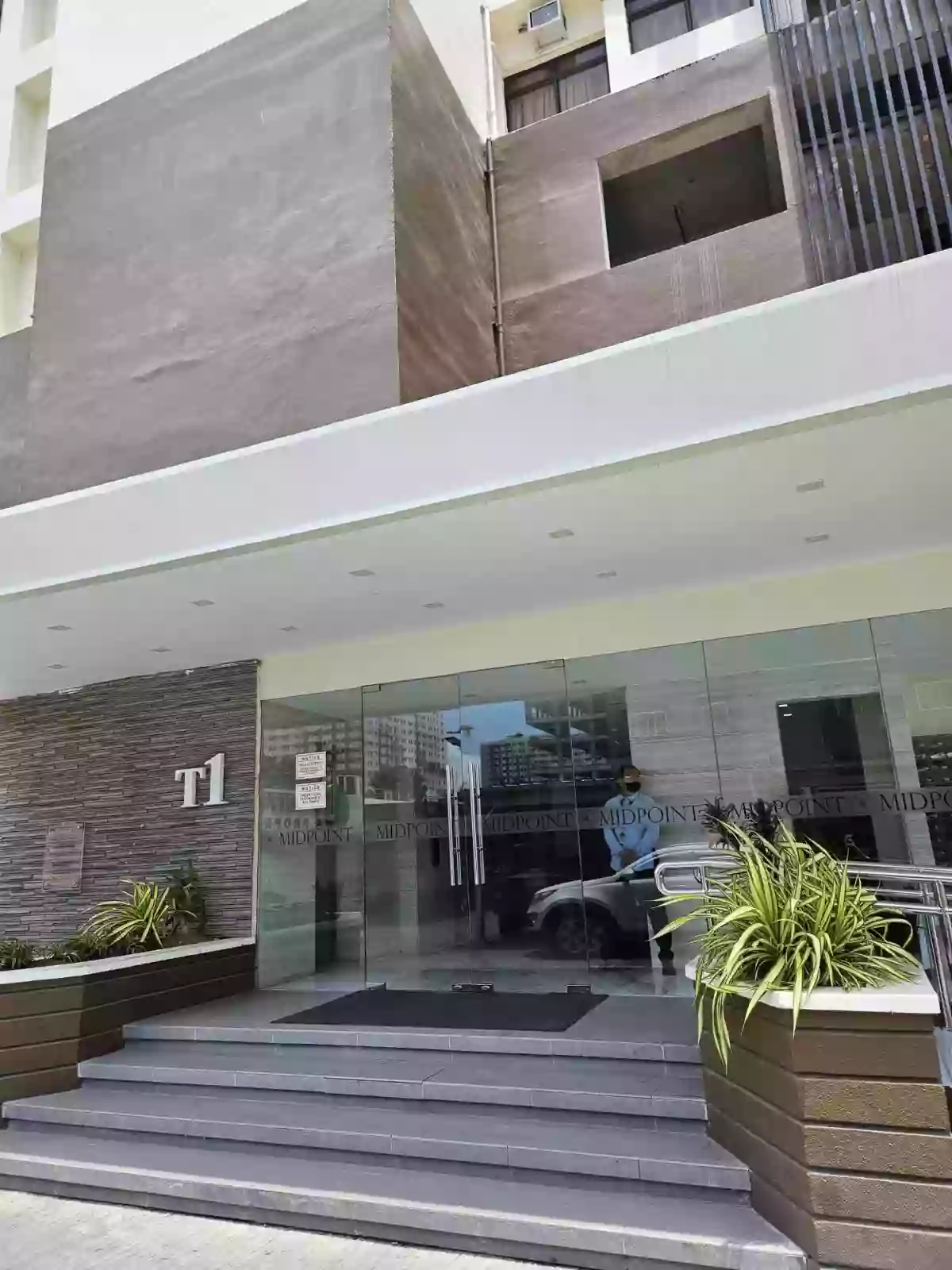 Open photo 15 of 17 — FOR SALE 2BEDROOM UNIT AT MIDPOINT RESIDENCES with Parking 