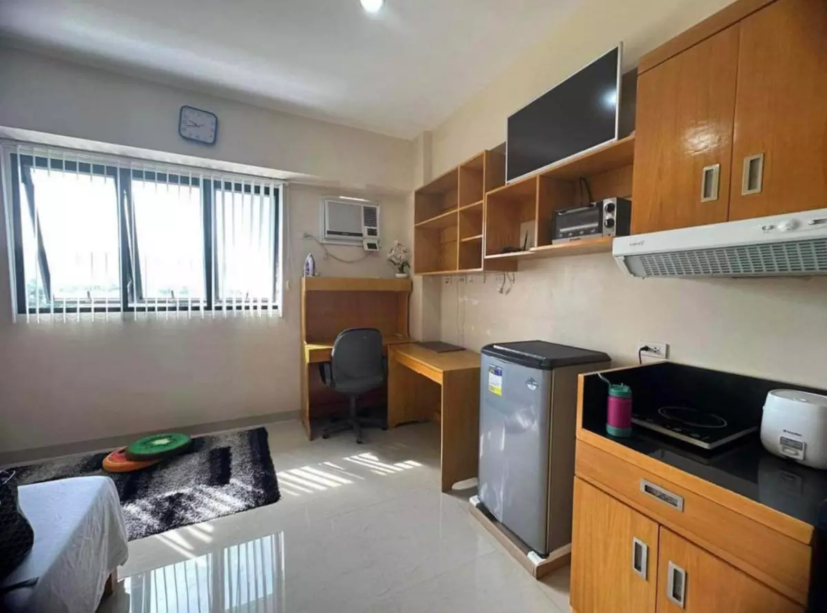 Fully furnished Studio Unit beside Ateneo de Cebu CLEAN TITLE — Studio in Mandaue City, Cebu, Philippines — Photo 2