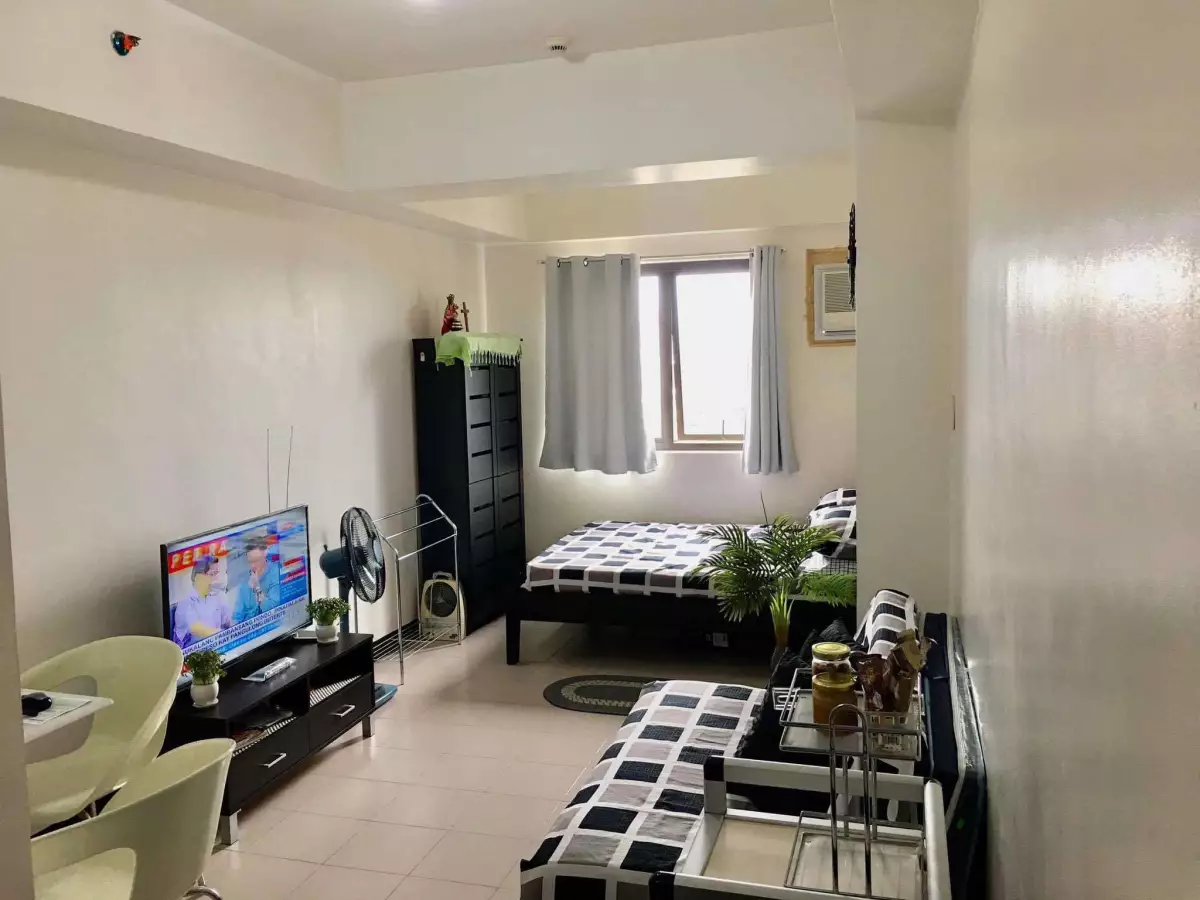 Studio Unit in The Persimmon North Tower with Parking Unit for Sale