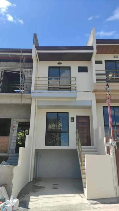 For Sale: Brand New House and Lot