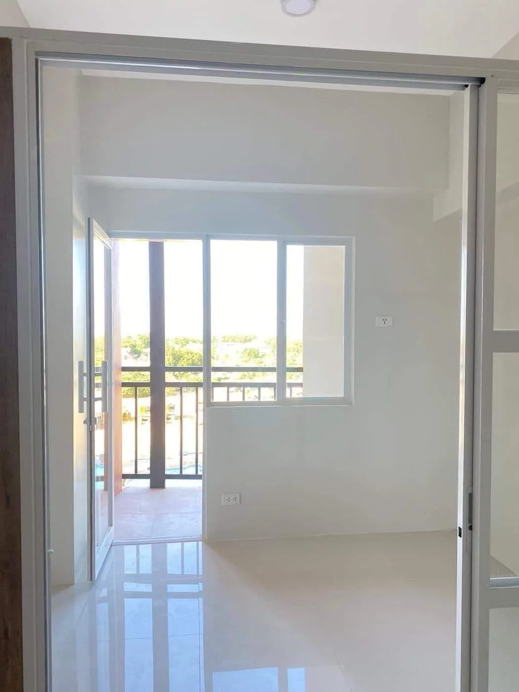 Rush Sale/Assume One BR Condo with Parking at Primeworld District Mactan — 1 Bedroom in Lapu Lapu City, Cebu — Photo 6