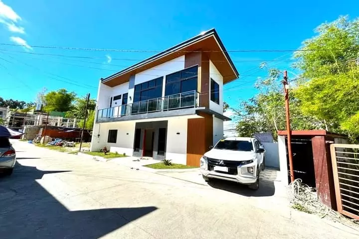 HOUSE AND LOT FOR SALE — House and Lot in Cebu, Philippines — Photo 4