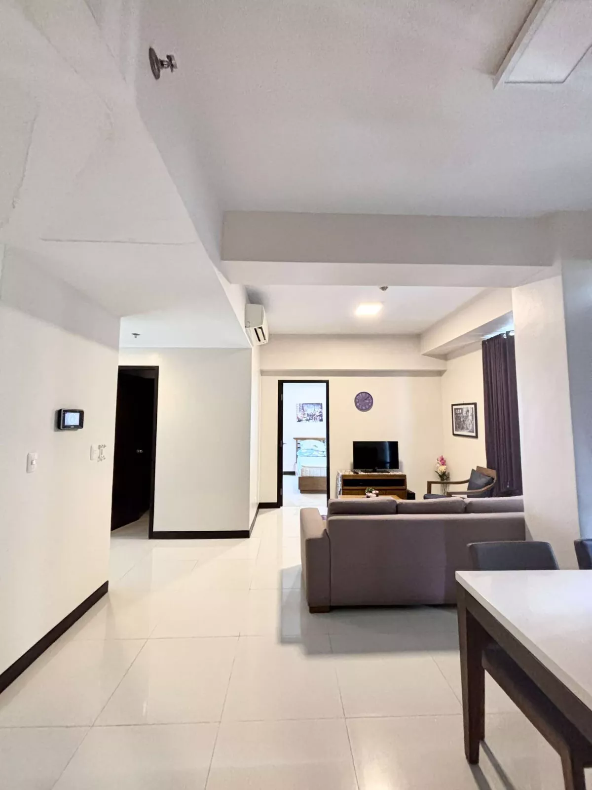 FURNISHED CORNER 2BR, 3 BATHROOMS with Balcony for SALE — 2 Bedrooms in Newtown Boulevard, Lapu-Lapu City, Cebu — Photo 7
