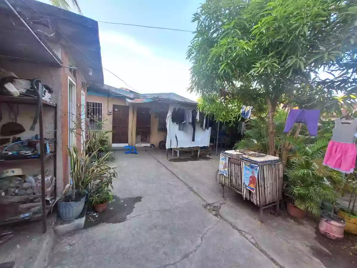 Main House: BUNGALOW WITH 4 BEDROOMS AND 3 DOOR APARTMENT — House and Lot in Carmen, Cebu, Philippines — Photo 7