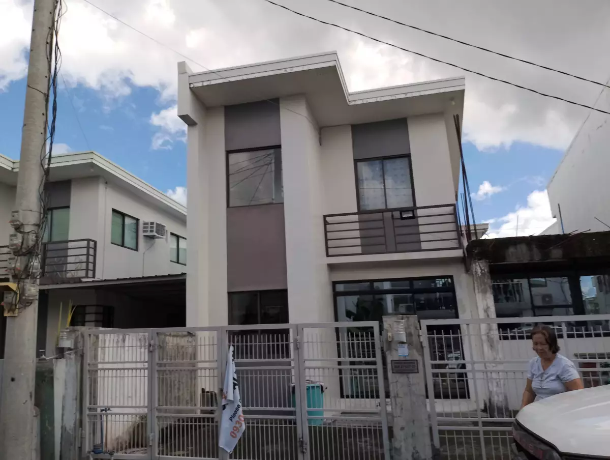 Commercial house  and lot
