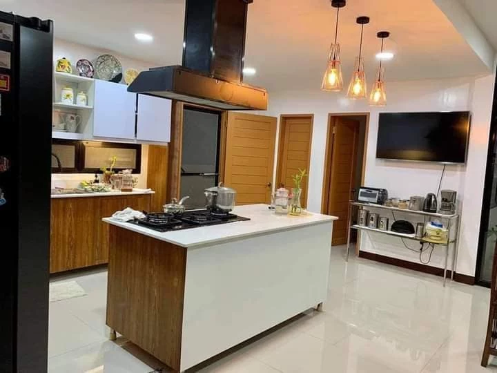 4 BEDS GLASS HOUSE NEAR DOWNTOWN AREA — House and Lot in Talomo, Davao City, Davao del Sur — Photo 5