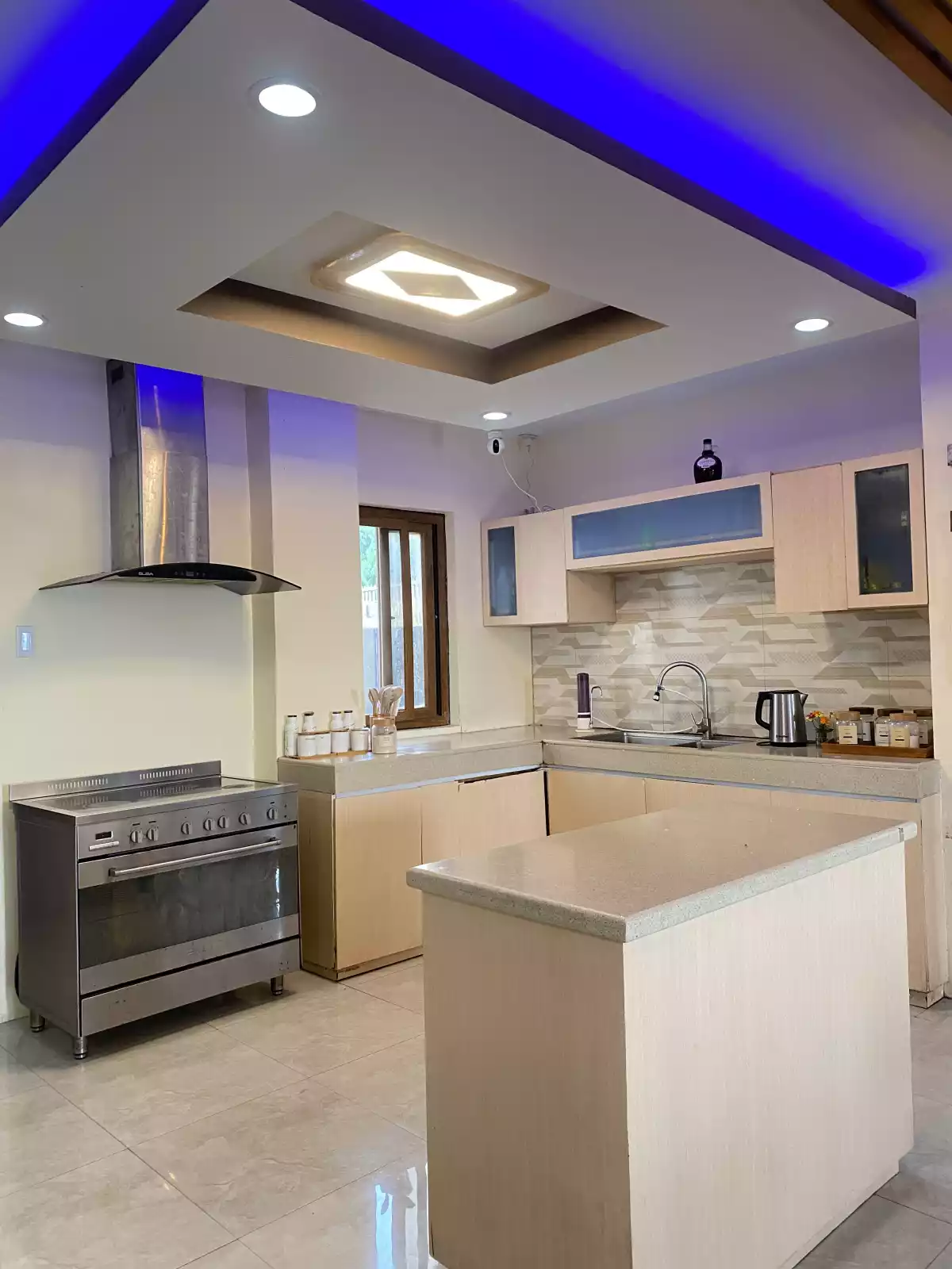 Open photo 12 of 18 — For Sale: 8BR House and Lot in San Roque, Antipolo — 1500 sqm