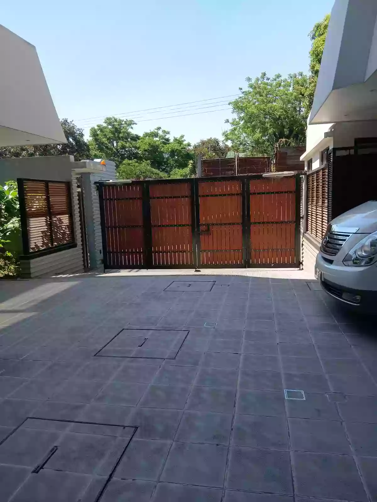 A luxurious townhouse at Gruet Heights San Juan — Townhouse in San Juan City, Metro Manila, 1502 — Photo 3