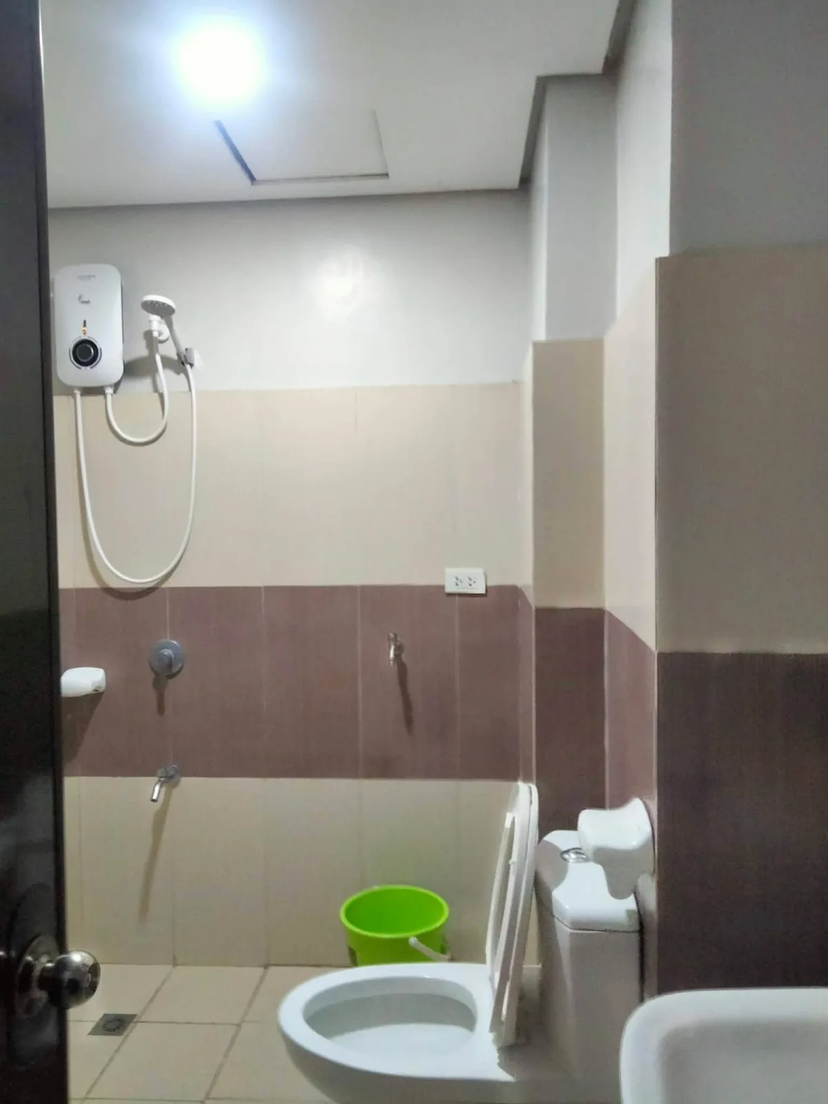 Open photo 18 of 37 — For Sale: Central Apartment 1BR w/ balcony Condo in Trancoville, Baguio City — Fully Furnished