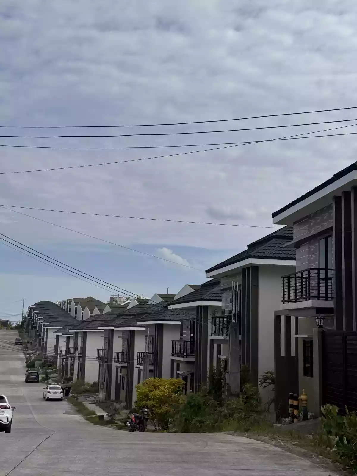 READY FOR OCCUPANCY SINGLE DETACHED UNIT AVAILABLE HERE IN MINGLANILLA HIGHLANDS !!! — House and Lot in Tubod, Minglanilla, Cebu — Photo 2