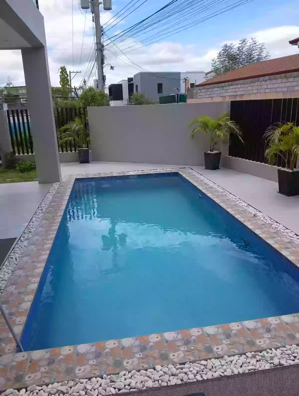 MODERN RESORT HOUSE WITH 5FT DEEP SWIMMING POOL & 4 BEDROOMS — House and Lot in Angeles City, Pampanga, 2009 — Photo 7