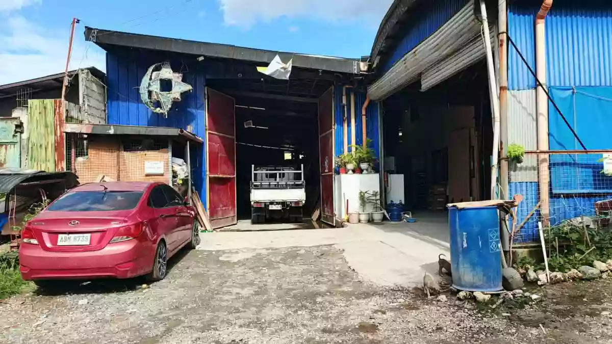 FOR SALE 1142 sqm, with perpetual road right of way and Warehouse