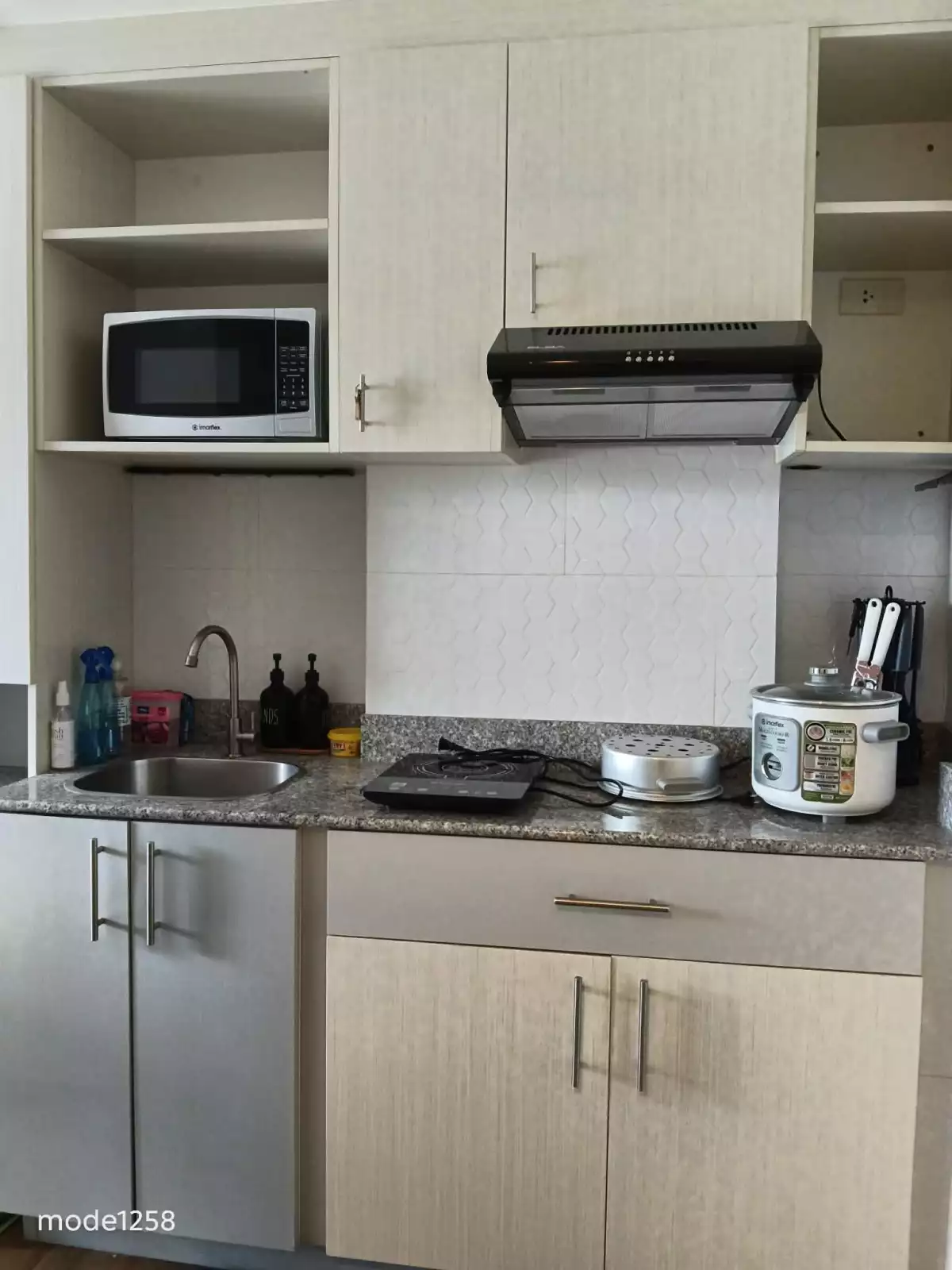 For Rent: Studio Condo Near Mactan-Cebu International Airport, Lapu-lapu City — Balcony — Studio in Pusok, Lapu-lapu City, Cebu — Photo 5
