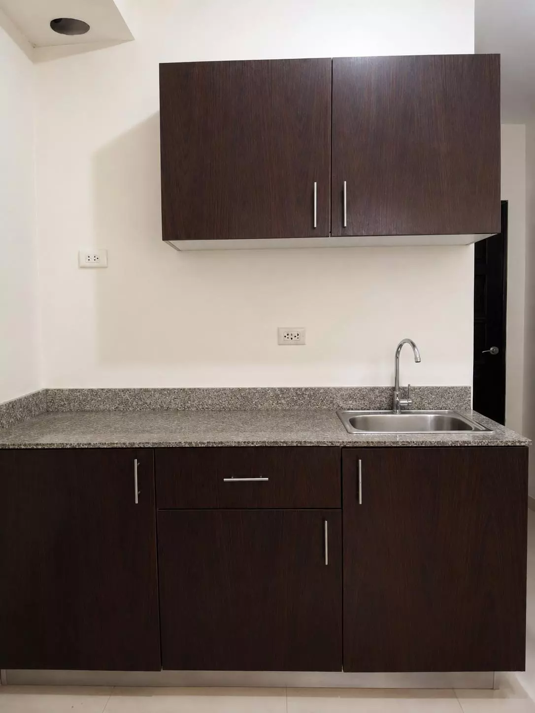 For Sale: Grand Residences Studio in Kasambagan, Cebu City — Move-in Ready — Studio in Banilad and Pres. Roxas Street, Ayala Access Road, Kasambagan — Photo 2