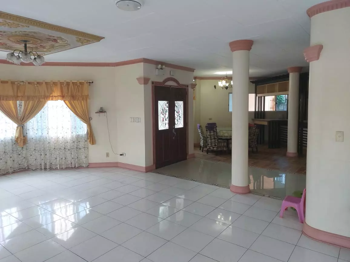Open photo 12 of 17 — For Sale: 5BR House and Lot in Pagsabungan, Mandaue City — 308 sqm