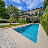 Beautiful Beach House for Sale with Big Lot and Swimming Pool in Bayabas, Cagayan de Oro — Beach House / Resort in Cagayan de Oro City, Misamis Oriental, 9000 — Photo 2