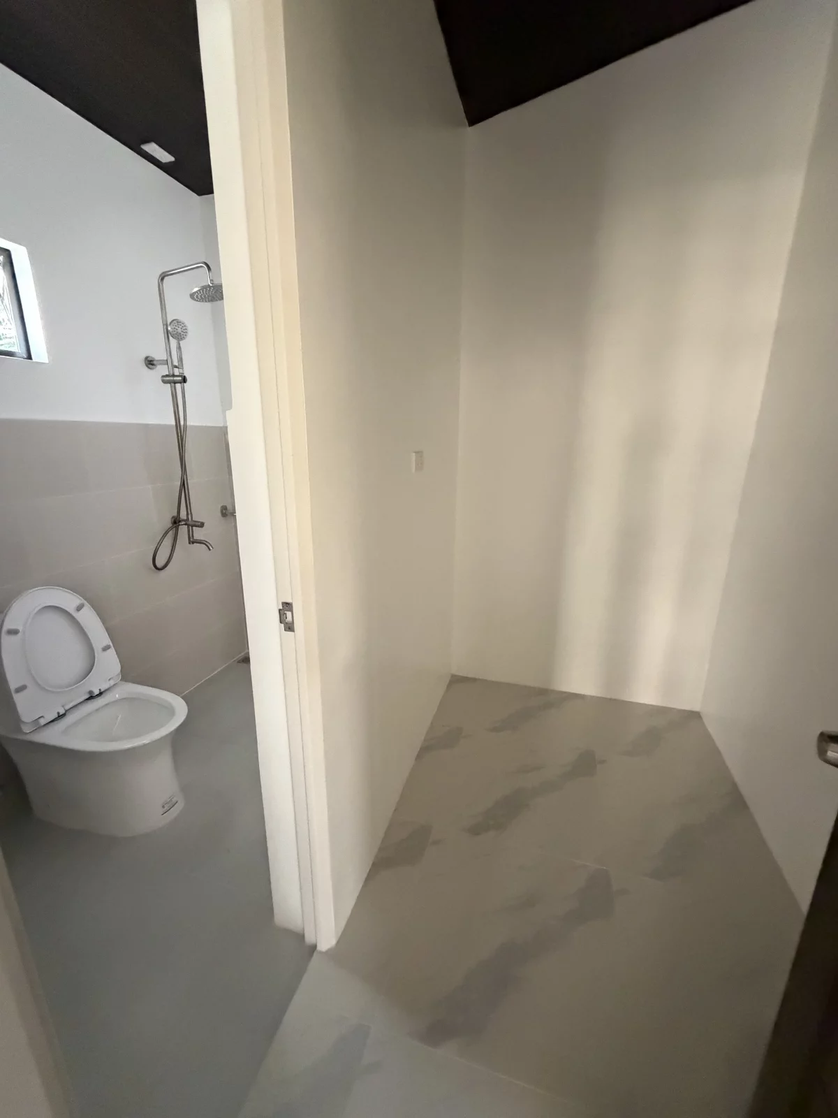 Open photo 11 of 13 — Brand New Ignatius Enclave 2 Corner House For Rent