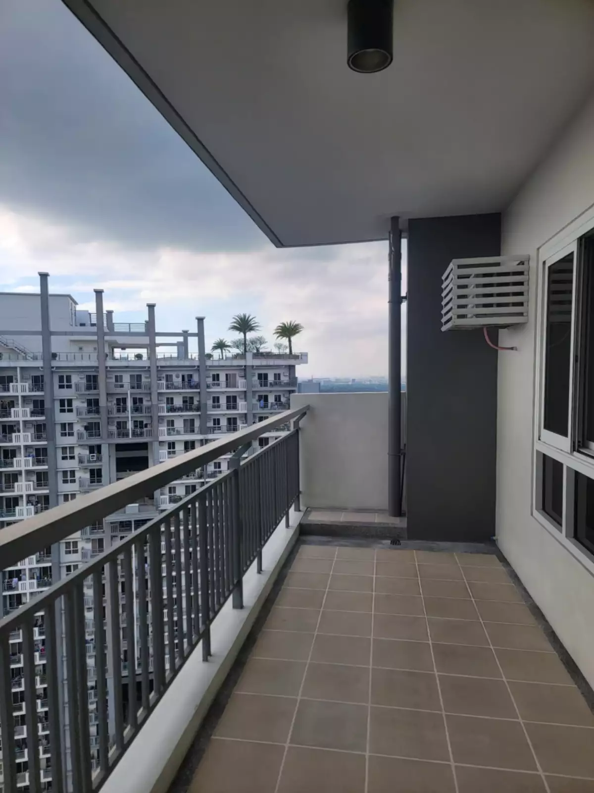 For Sale: 3 Bedrooms corner condo Unit in Mandaluyong — 3 Bedrooms in Mandaluyong City, Metro Manila, 1552 — Photo 7