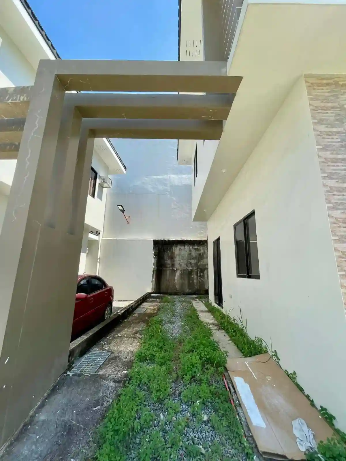 Open photo 10 of 16 — RUSH SALE: 4BR House and Lot in Tubod, Minglanilla — 114 sqm