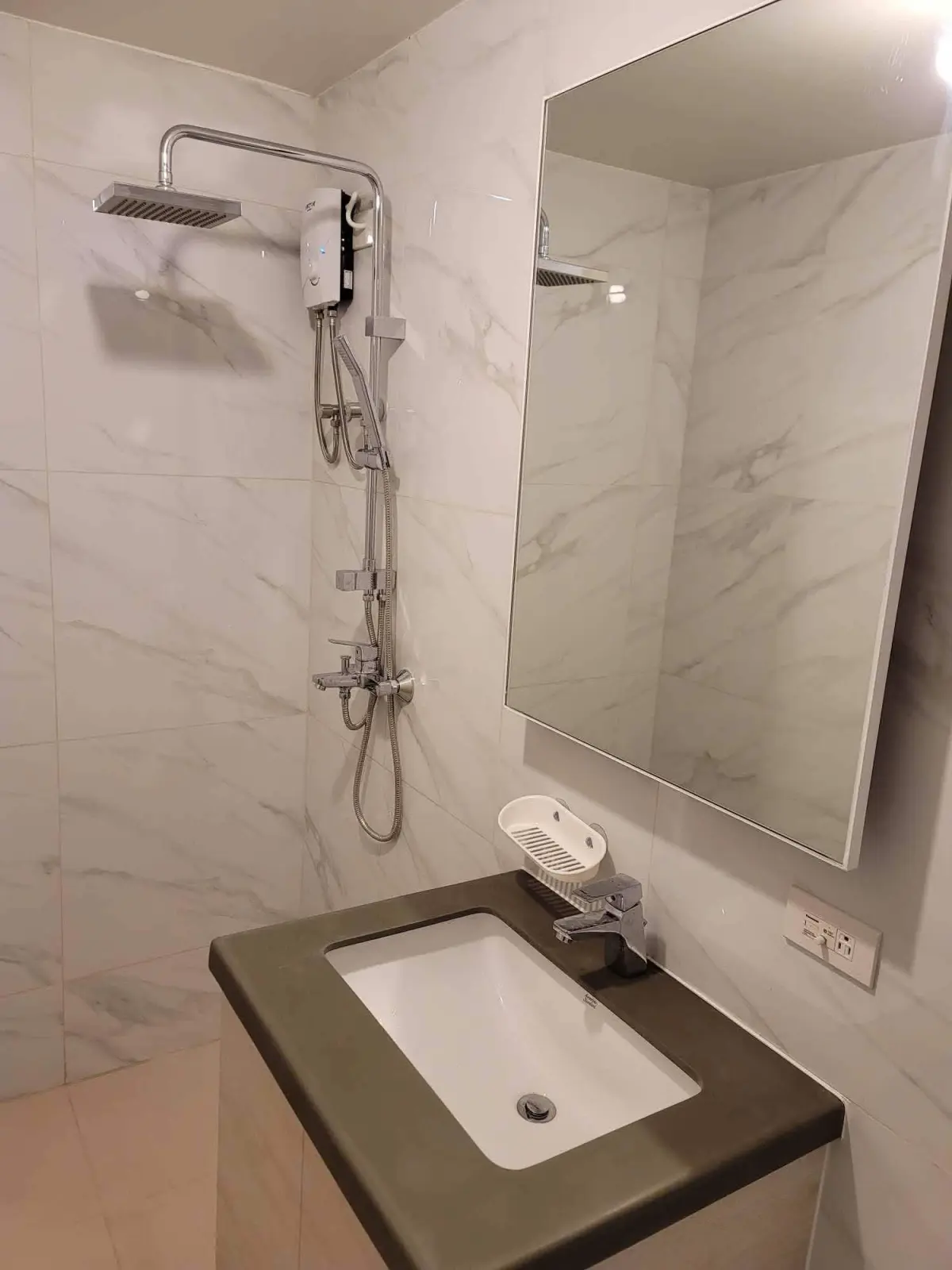 For Sale: Mandani Bay Studio in Centro, Mandaue City — Fully Furnished — Studio in Centro, Mandaue City, Cebu — Photo 7