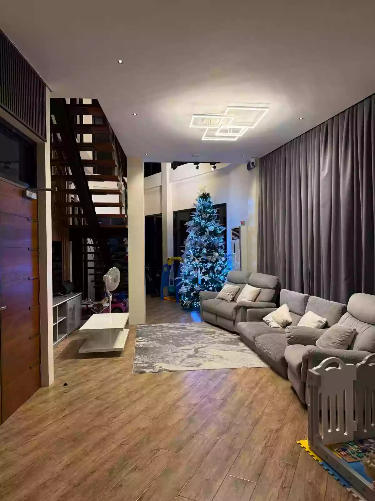 Open photo 12 of 19 — For Sale 5BR House and Lot in Marigondon, Lapu-lapu City — 300 sqm