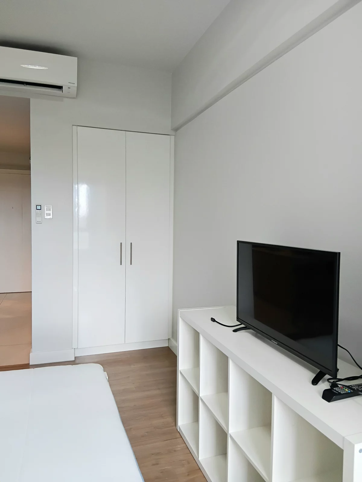 Studio condo fully furnished at ARTON BY ROCKWELL IN KATIPUNAN FOR SALE — Studio in Loyola Heights, Quezon City, Metro Manila — Photo 6