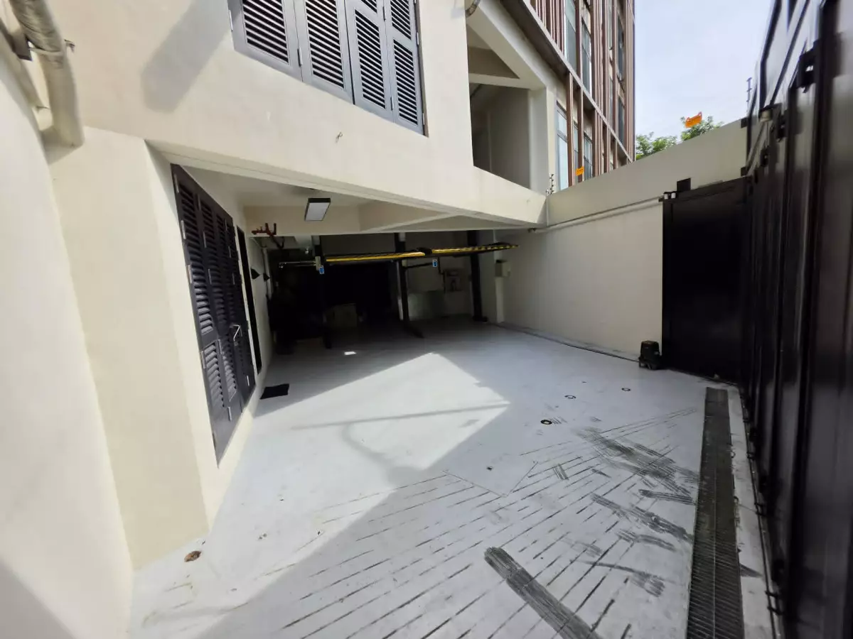 Open photo 11 of 19 — For Sale: Building in New Zañiga, Mandaluyong City — 1067 sqm Lot
