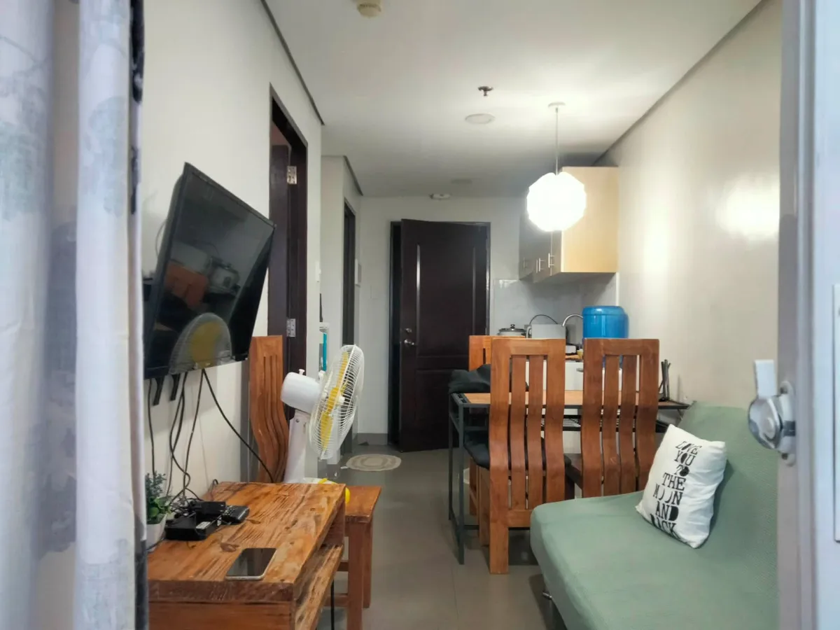 Open photo 12 of 37 — For Sale: Central Apartment 1BR w/ balcony Condo in Trancoville, Baguio City — Fully Furnished