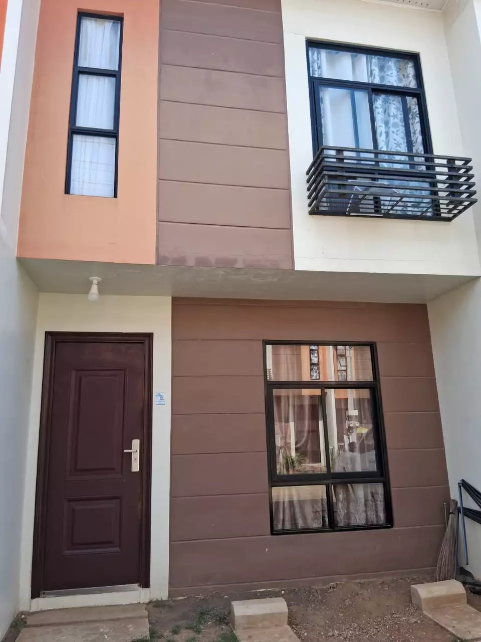 For Rent:!Novana Lumbia Townhouse (2 Units)